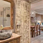 La Bodega * لوسبيتاليت دي يوبريغات